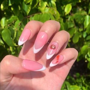 GET 1 FREE EACH PURCHASE❗️White French Press Ons💖